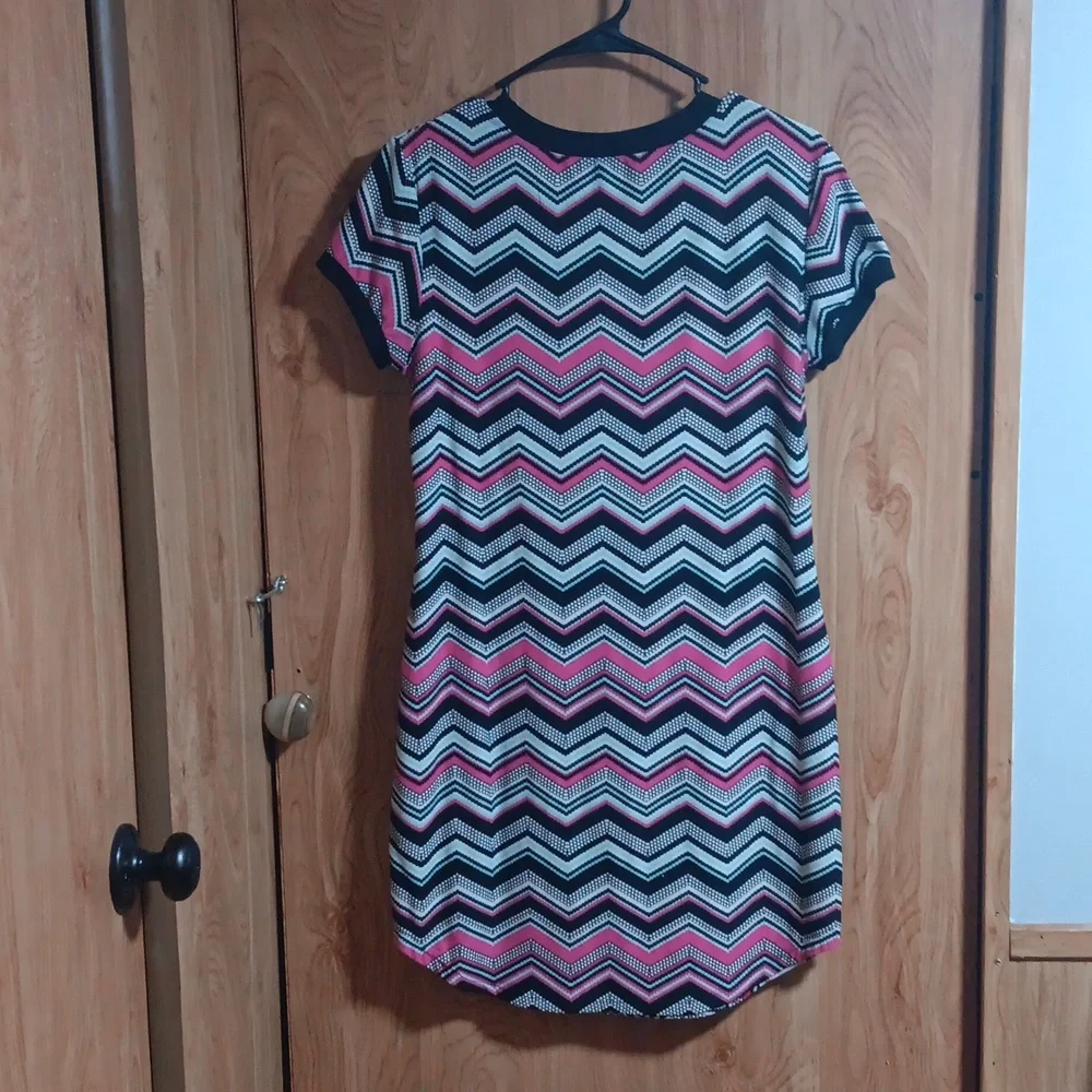 Chevron Patterned Dress - Picture 3 of 3